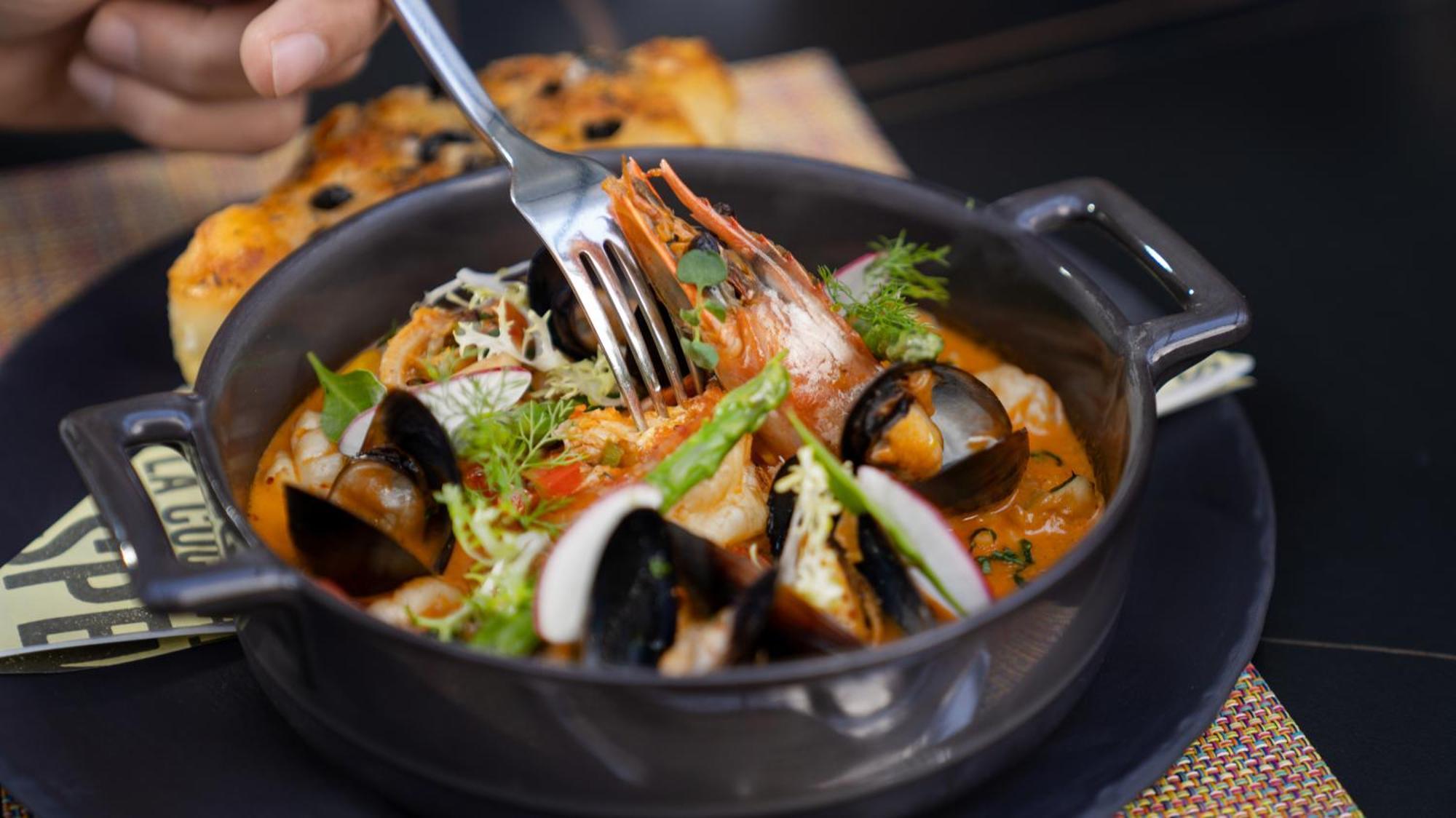 The Abdali Boulevard Hotel Amman Exterior foto Thai seafood curry