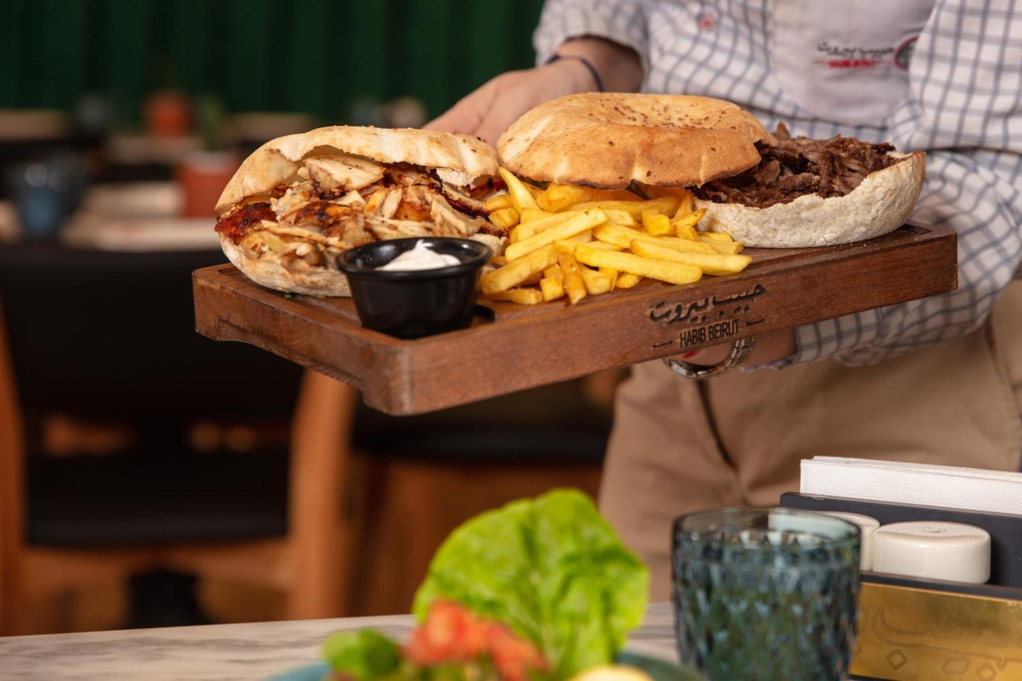 The Abdali Boulevard Hotel Amman Exterior foto A shawarma