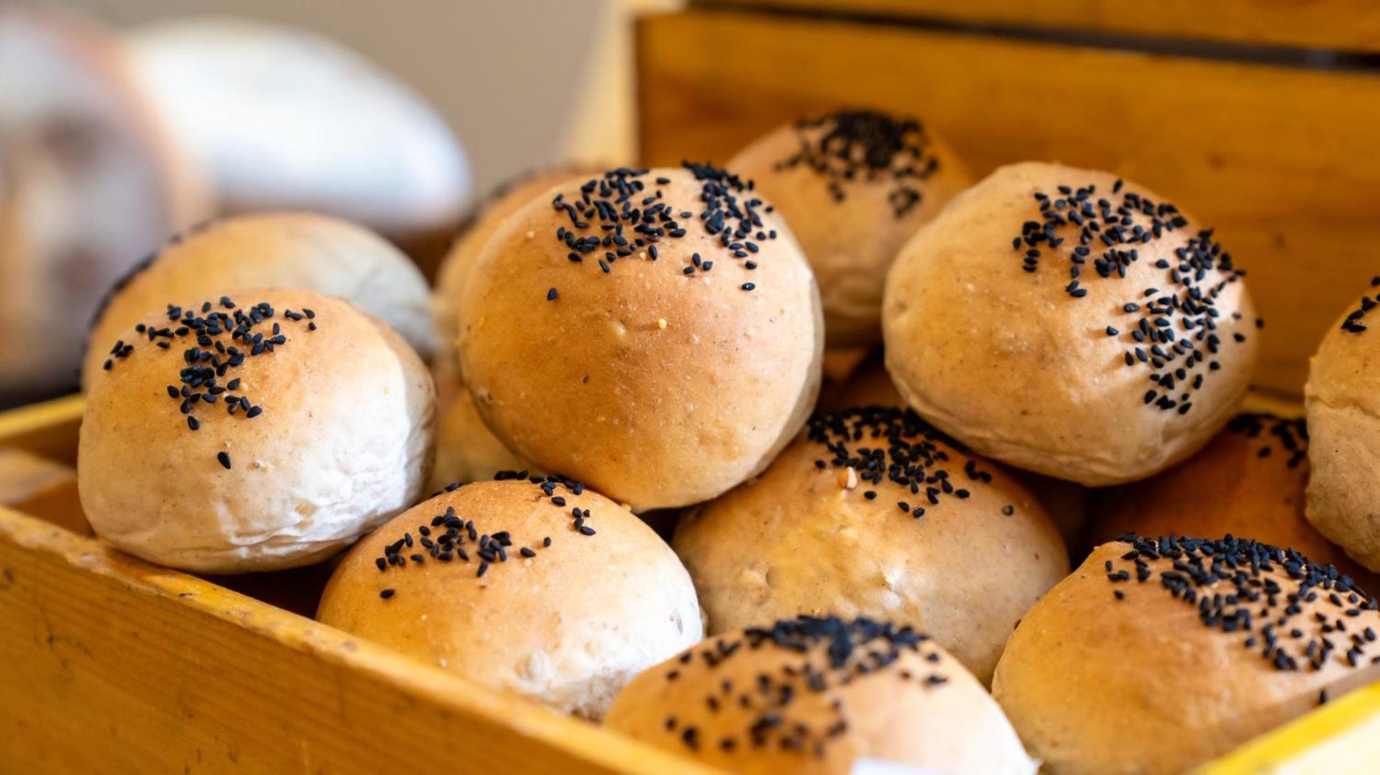 The Abdali Boulevard Hotel Amman Exterior foto Buns with sesame seeds